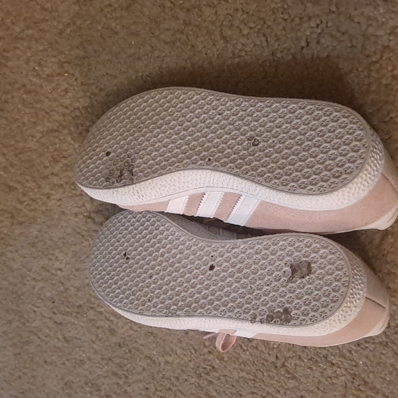 Pink and white adidas - Picture 3 of 4